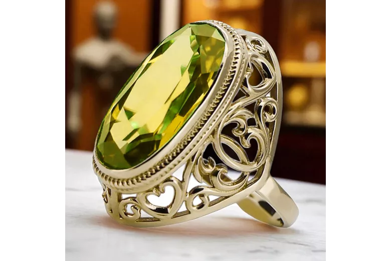 Vintage style Ring Peridot 14K Yellow gold vrc184y